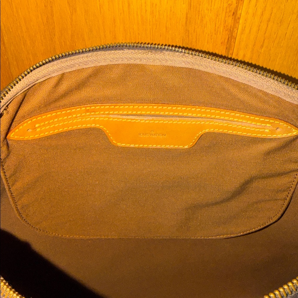 AUTHENTIC LOUIS VUITTON OVERSIZED HOBO BAG - Great for travel! - Picture 5 of 9